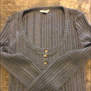 Long sleeve, crop top